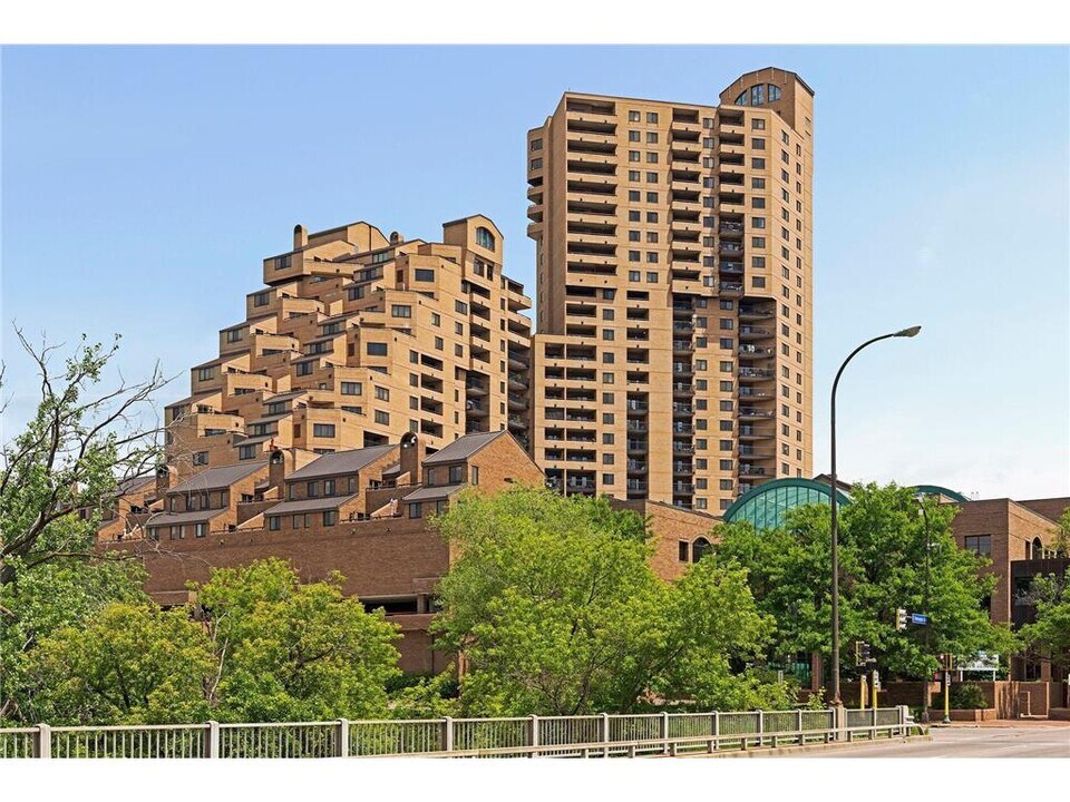 110 1st Ave NE, Unit F1202 in Minneapolis, MN - Building Photo