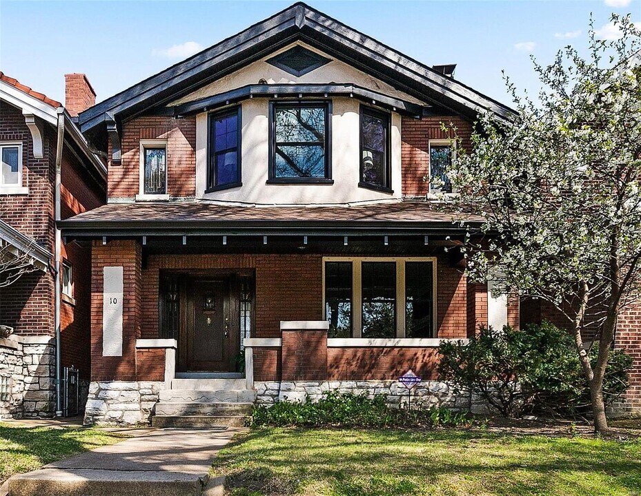 10 Lawn Pl in St. Louis, MO - Building Photo