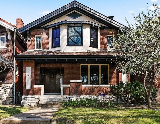 property at 10 Lawn Pl