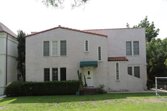 449 N Oakhurst Dr in Beverly Hills, CA - Building Photo - Building Photo