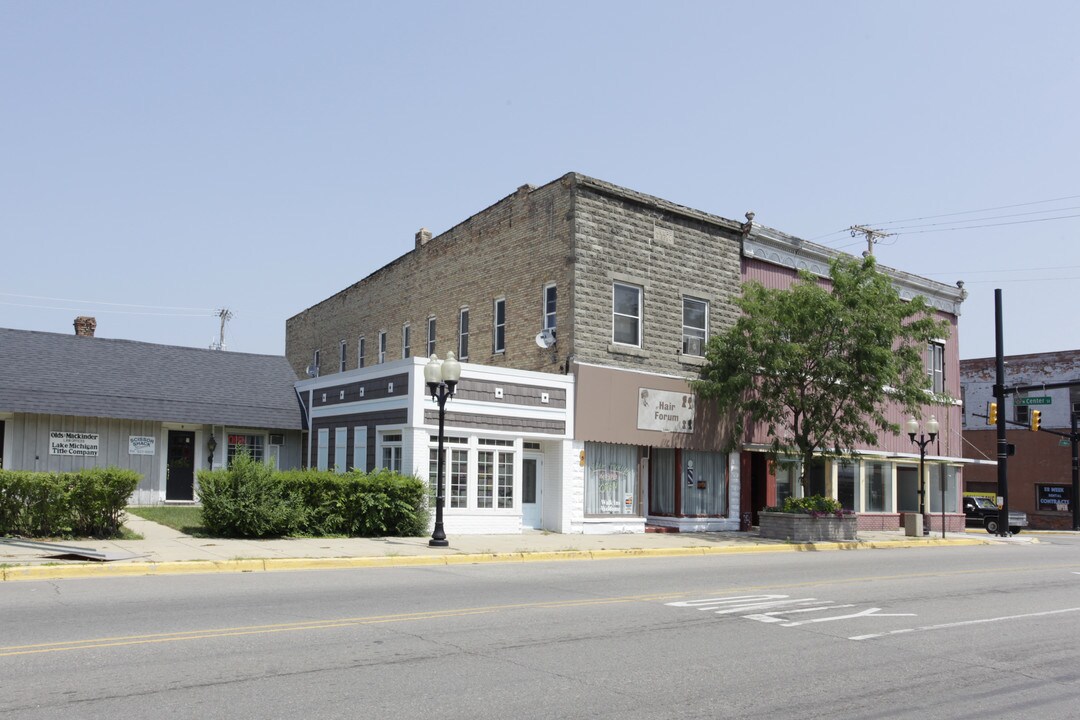 5 Main St in Hartford, MI - Building Photo