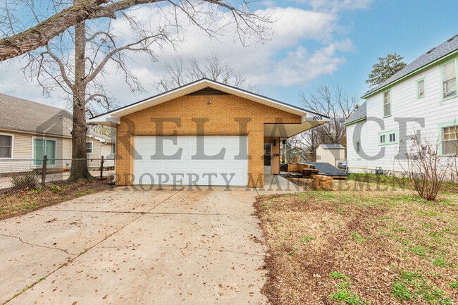 property at 1908 N Jeanette St