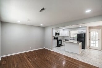 110 Hepplewhite Dr in Hendersonville, TN - Building Photo - Building Photo