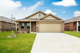 1109 Wildflower St in Ennis, TX - Building Photo