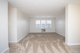 Kings Gate West in Camillus, NY - Foto de edificio - Interior Photo