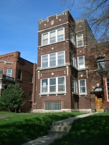 4735 N Dover St in Chicago, IL - Foto de edificio