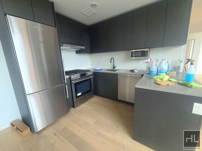 NORTHERN BOULEVARD, Unit 7W in Queens, NY - Foto de edificio - Building Photo