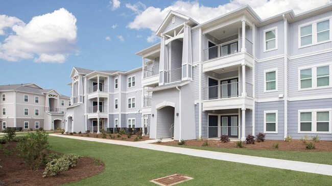 Vantage at McKinney Falls in Austin, TX - Foto de edificio - Building Photo