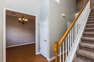411 Azalea Cove in Canton, GA - Foto de edificio - Building Photo