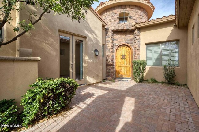 14051 N 99th Way in Scottsdale, AZ - Foto de edificio - Building Photo