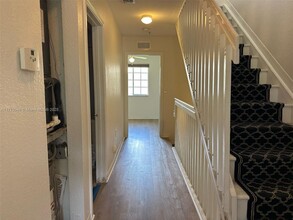 2012 NE 167th St in North Miami Beach, FL - Building Photo - Building Photo