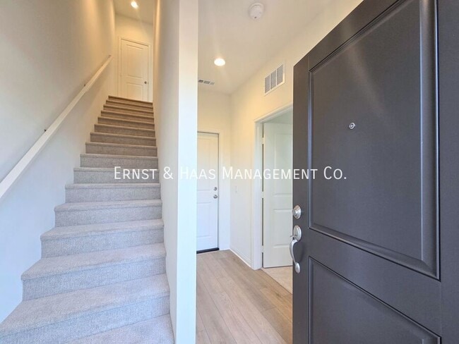 2420 E Lincoln Ave in Anaheim, CA - Building Photo - Building Photo