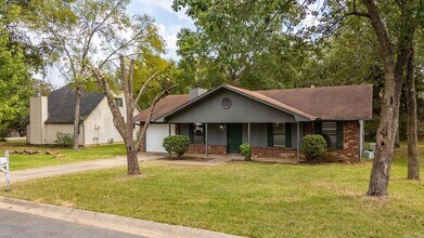 19 Oak Forest Dr in Maumelle, AR - Building Photo - Building Photo