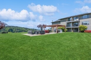 Overlook at the Willamette in Milwaukie, OR - Building Photo