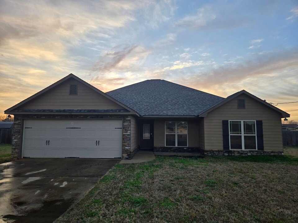 10 Wheatland Ct in Fort Mitchell, AL - Building Photo