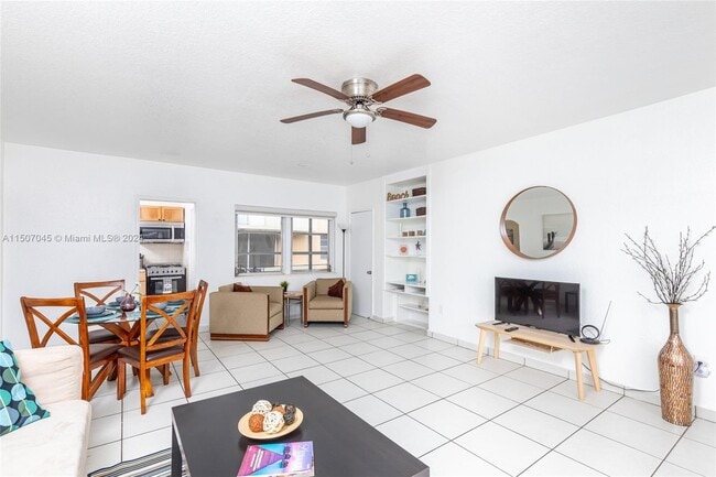 1982 Marseille Dr, Unit 4 in Miami Beach, FL - Foto de edificio - Building Photo