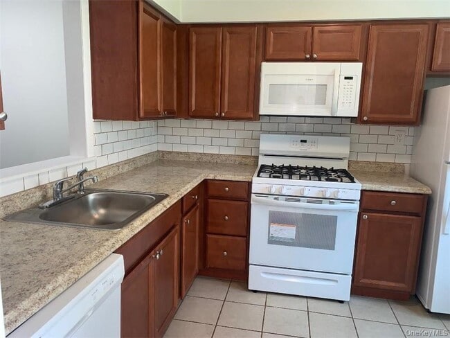 property at 85 N Middletown Rd