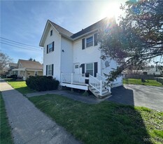 344 Clinton St in Lockport, NY - Building Photo