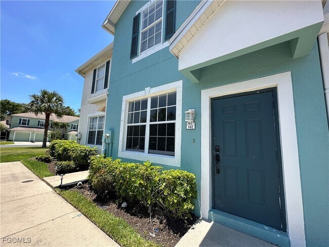 3627 Pine Oak Cir in Ft. Myers, FL - Building Photo - Building Photo
