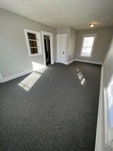 1527 SW Mulvane St in Topeka, KS - Foto de edificio - Building Photo