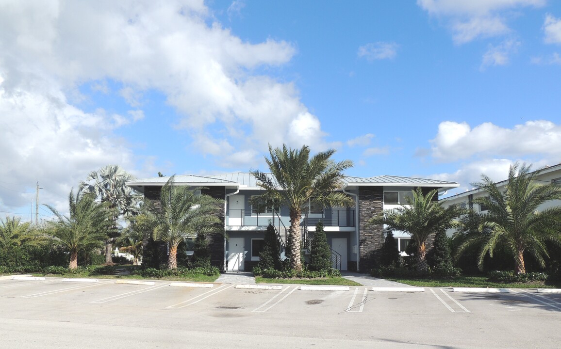 830 SE 22nd Ave in Pompano Beach, FL - Building Photo