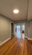 44 Spruce St in Nazareth, PA - Foto de edificio - Building Photo