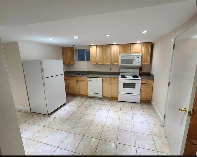 1 Hilltop Rd in Watertown, MA - Building Photo - Building Photo