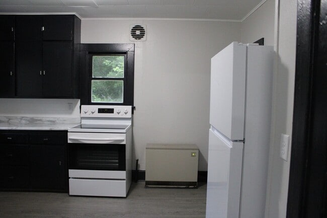 605 E River Ave in Ladysmith, WI - Building Photo - Building Photo