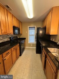 10302 Appalachian Cir, Unit 8-212 in Oakton, VA - Building Photo - Building Photo