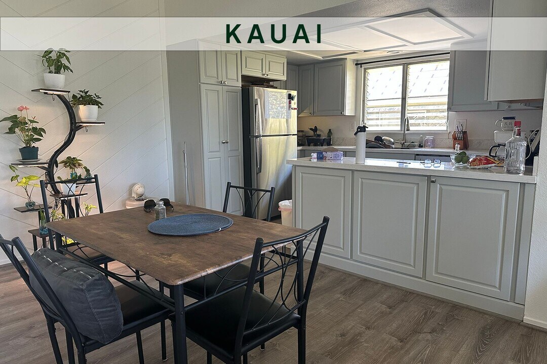 3880 Wyllie Rd in Princeville, HI - Building Photo