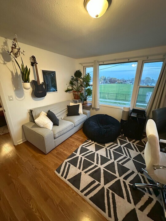 4945A S Lake Dr in Cudahy, WI - Foto de edificio