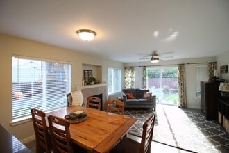 1559 Stremler Dr in Oak Harbor, WA - Building Photo - Building Photo