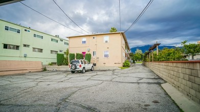 9074 Huntington Dr in San Gabriel, CA - Foto de edificio - Building Photo