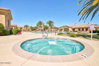 1367 Country Club Dr in Mesa, AZ - Foto de edificio - Building Photo