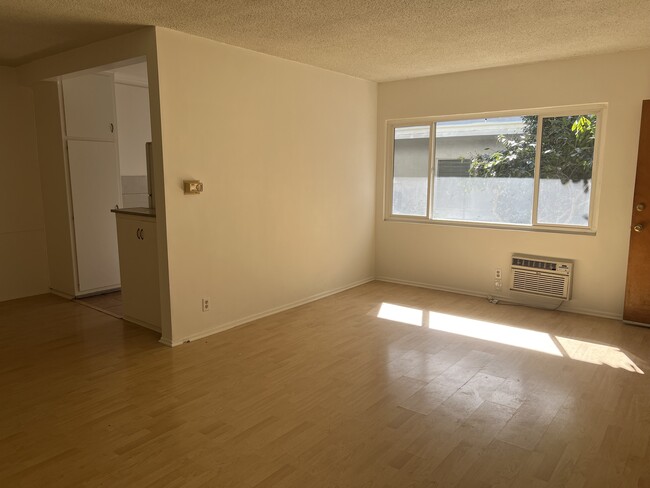 936 N Curson Ave, Unit #2 in West Hollywood, CA - Building Photo - Building Photo