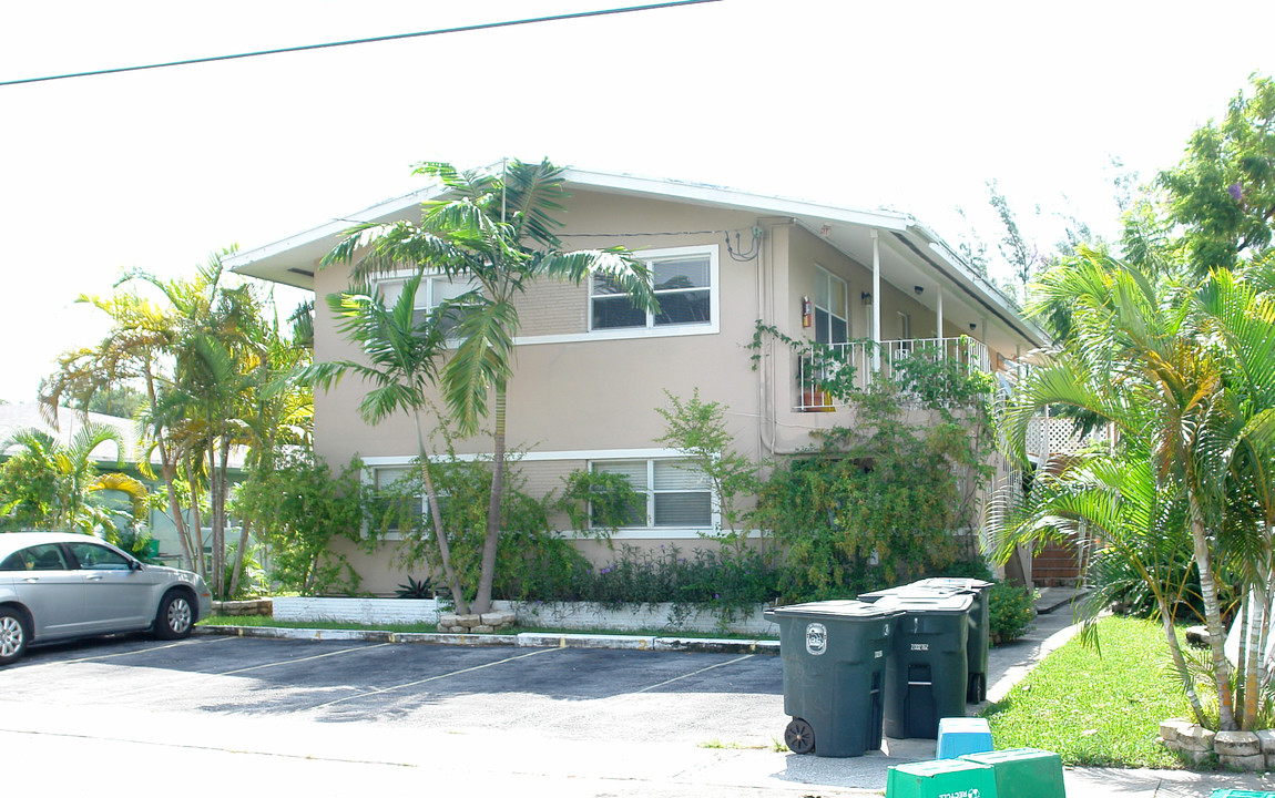 13135 Emerald Dr in Miami, FL - Building Photo