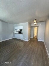2250 W Glendale Ave in Phoenix, AZ - Foto de edificio - Building Photo