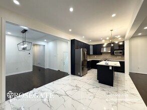 323 Clockwork Dr in Brampton, ON - Building Photo - Building Photo