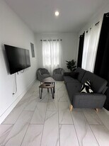 261 NW 34th St in Miami, FL - Building Photo