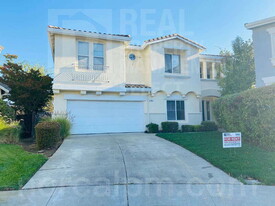 116 Burgundy Ct in Martinez, CA - Building Photo