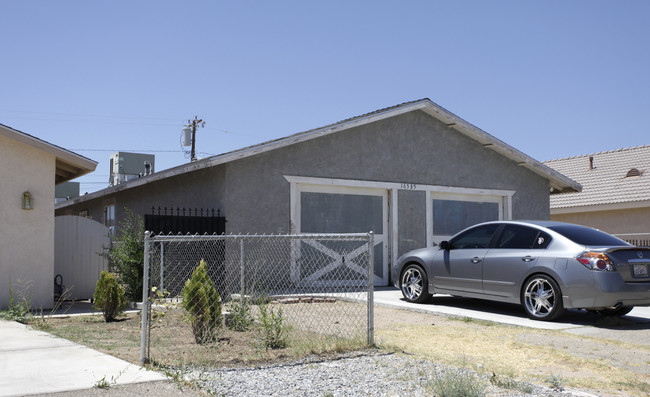 16535 Pine St in Hesperia, CA - Building Photo - Building Photo