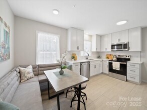 2213 Milton Rd in Charlotte, NC - Building Photo - Building Photo