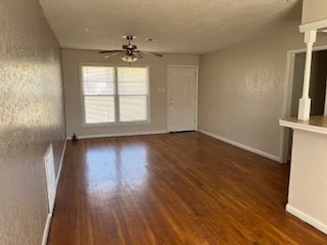 2136 NW Ozmun Ave in Lawton, OK - Building Photo - Building Photo