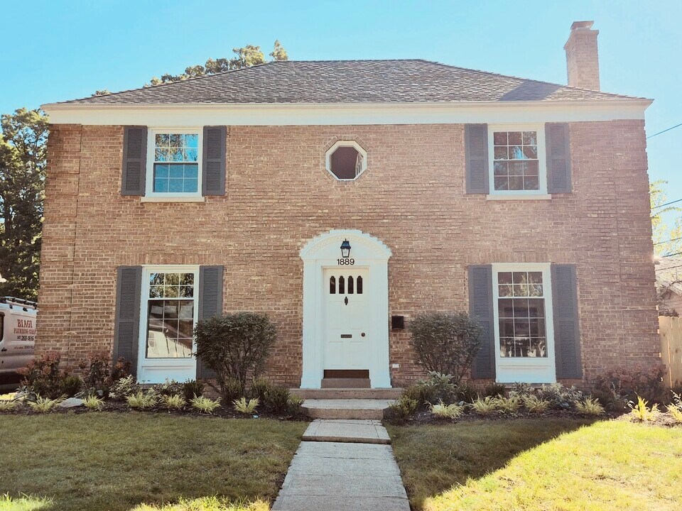 1889 Clifton Ave in Highland Park, IL - Foto de edificio