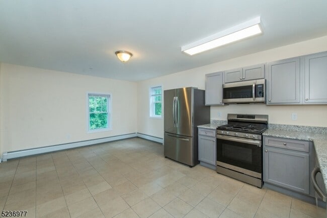55 Gingerbread Castle Rd in Hamburg, NJ - Building Photo - Building Photo