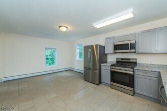 55 Gingerbread Castle Rd in Hamburg, NJ - Building Photo - Building Photo