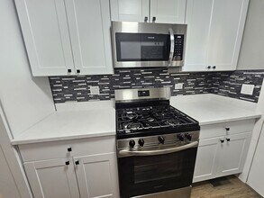 350 Meadow Ct in Vernon Hills, IL - Building Photo - Building Photo