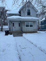 1019 E Grand Ave in Beloit, WI - Building Photo