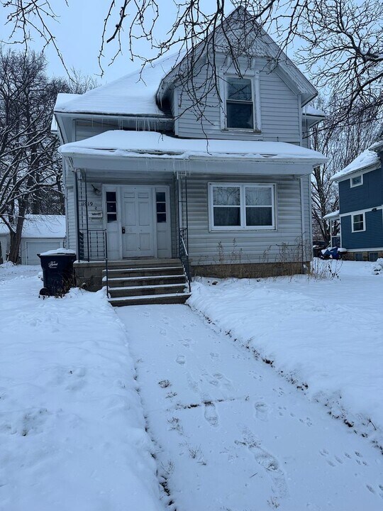 1019 E Grand Ave in Beloit, WI - Building Photo