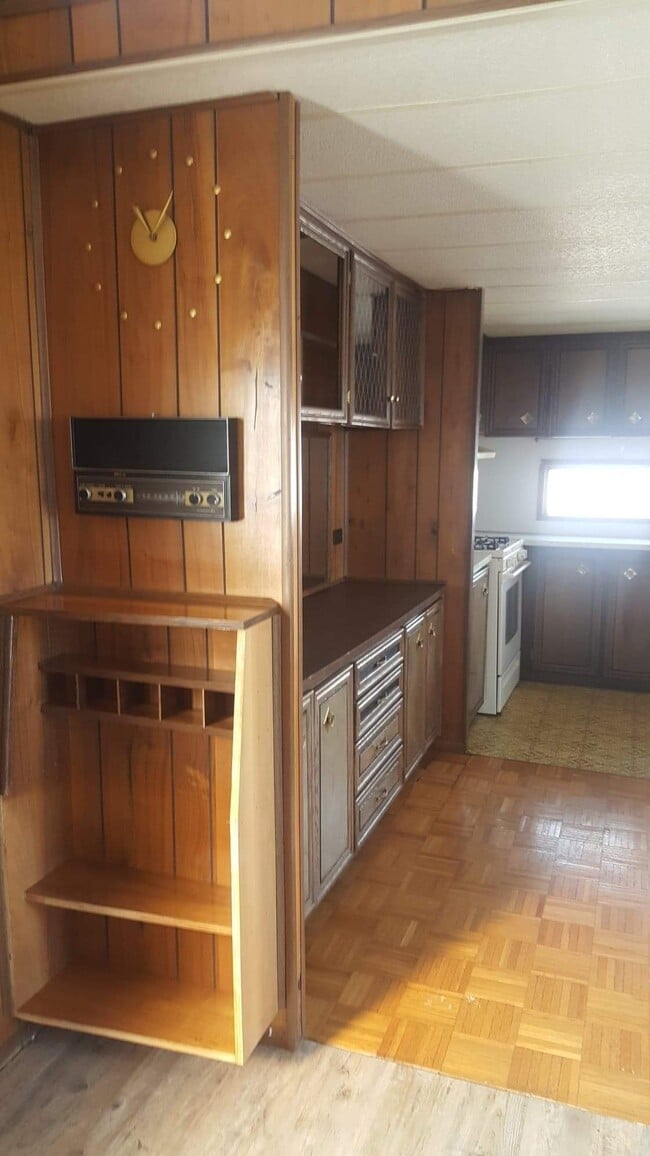 property at 421 N Hooper Ave